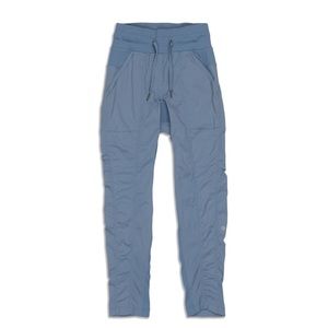 Lululemon Chambray Light Blue Dance Studio pants Sz 4 *not* cropped 26.5 inseam